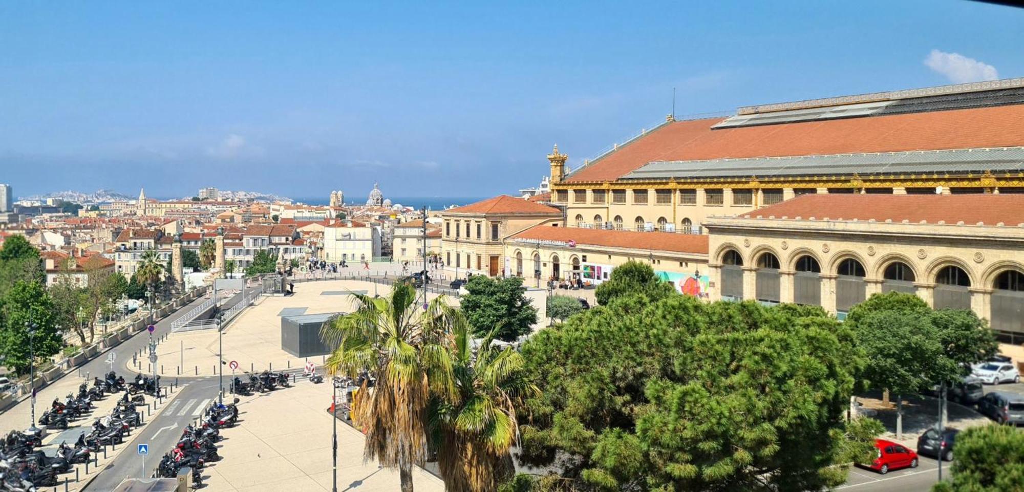 Ibis Marseille Centre Gare Saint Charles Hotel Exterior photo